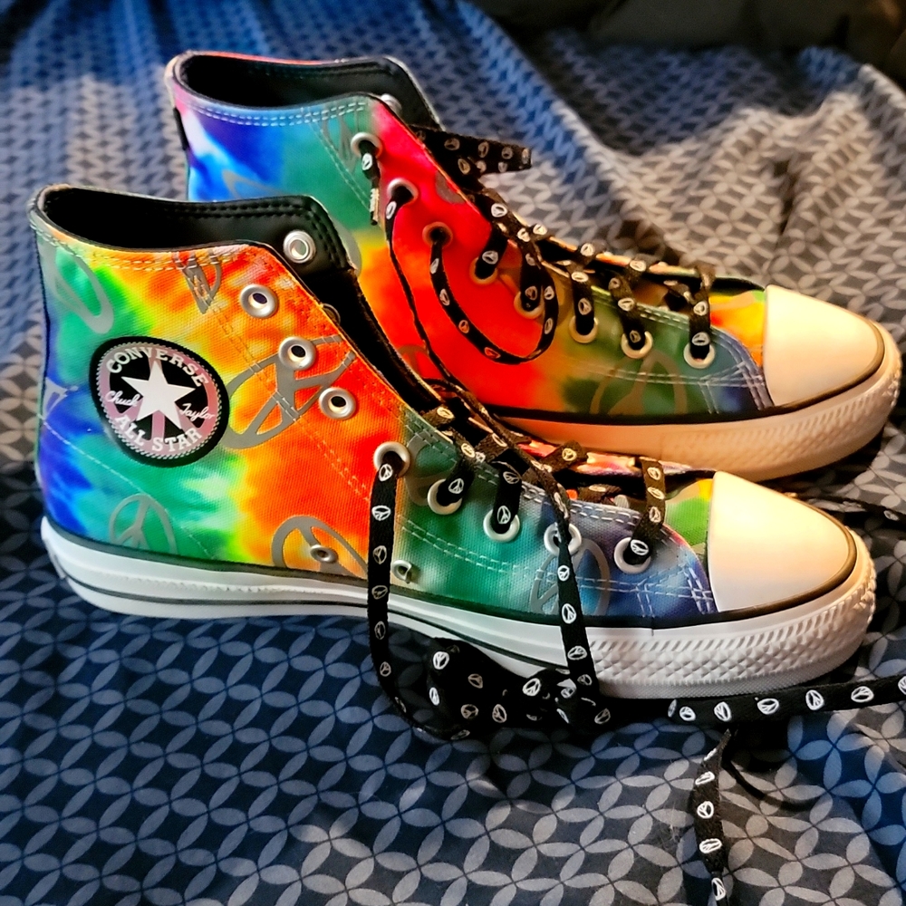 Converse Chuck Taylor, Tie Dye Peace, never been worn. Size 7 Men, Size 9 Women